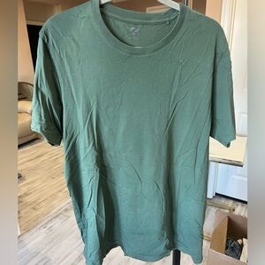 Uniqlo Men's Olive Supima Short Sleeve Tee